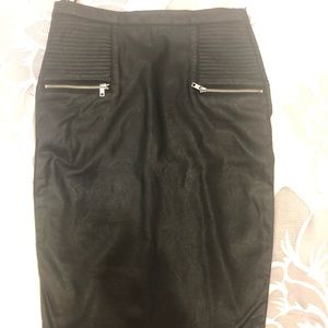 Fitted faux leather pencil skirt